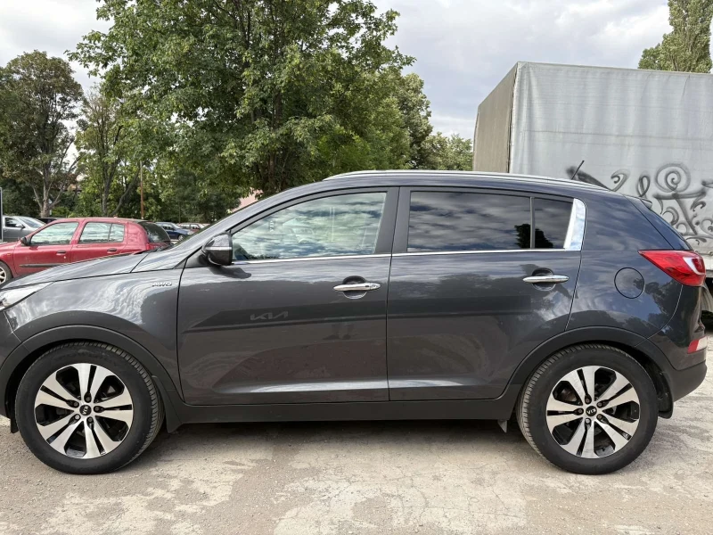 Kia Sportage, снимка 4 - Автомобили и джипове - 52420065