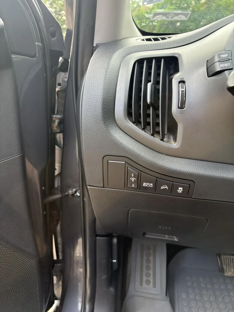 Kia Sportage, снимка 6 - Автомобили и джипове - 52420065