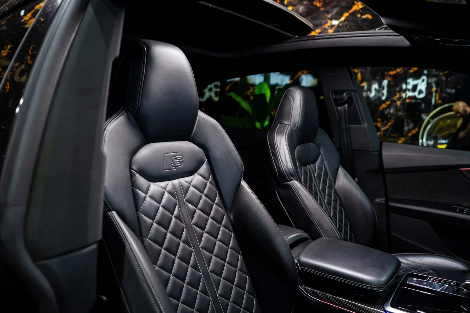 Audi SQ8 4.0D MATRIX CARBON ПАНО B&O ЛИЗИНГ 100%, снимка 14 - Автомобили и джипове - 54699442