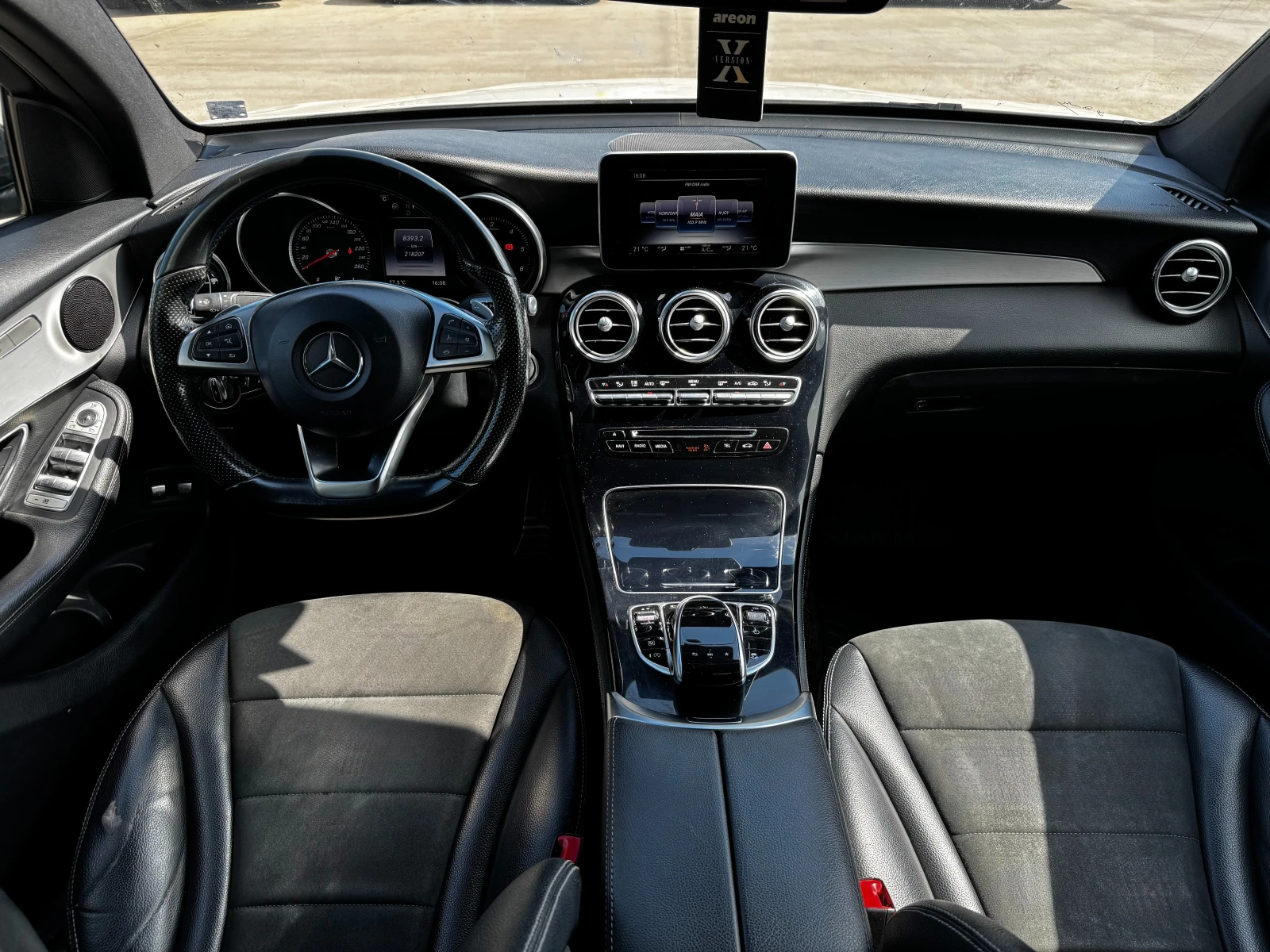 Mercedes-Benz GLC 250 D / COUPE / HUD / 360 / Lane assist / , снимка 10 - Автомобили и джипове - 55006218