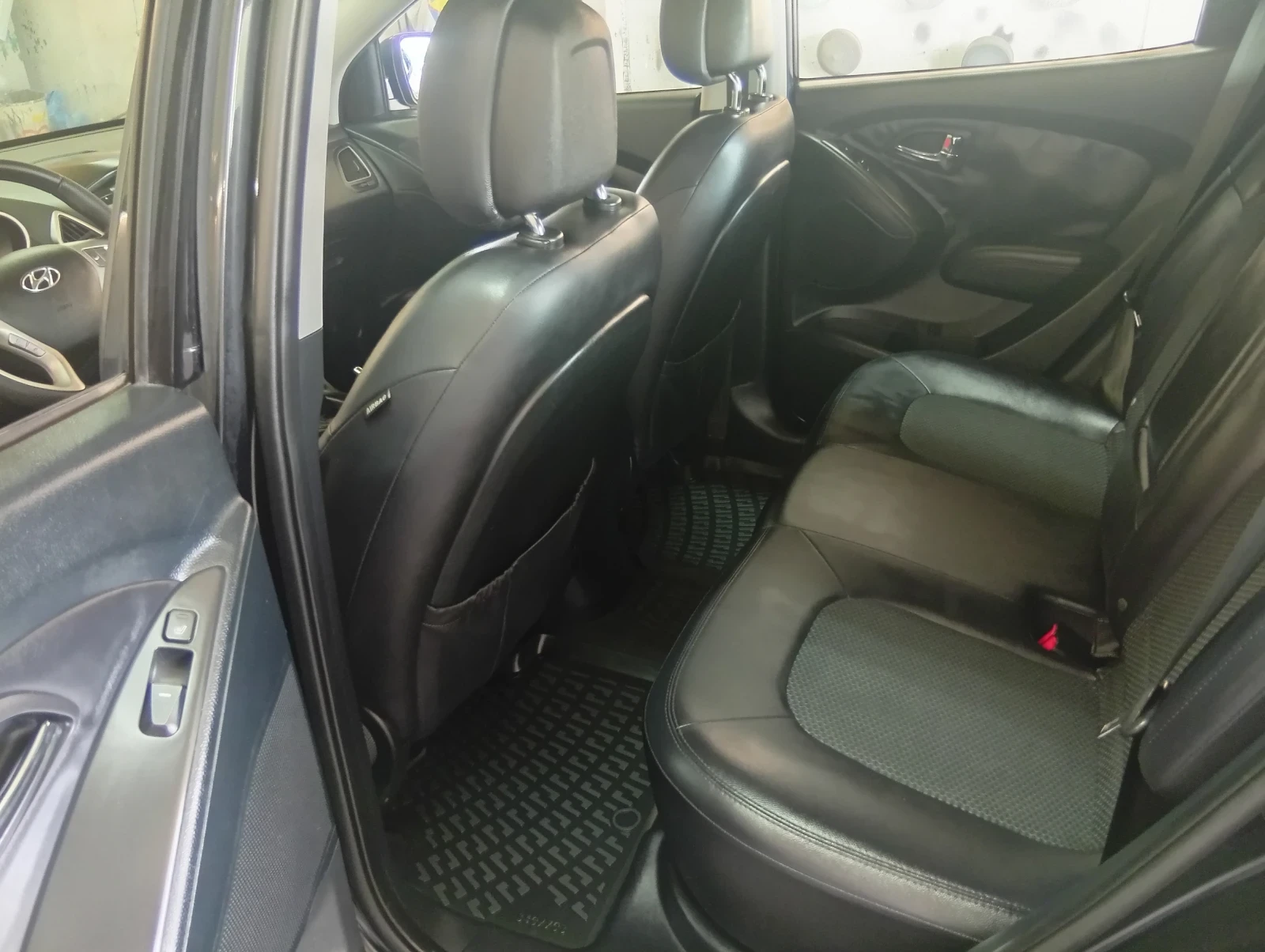 Hyundai IX35 1.7, снимка 12 - Автомобили и джипове - 55054658