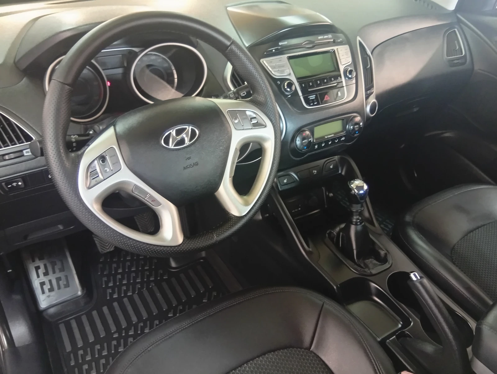 Hyundai IX35 1.7, снимка 9 - Автомобили и джипове - 55054658