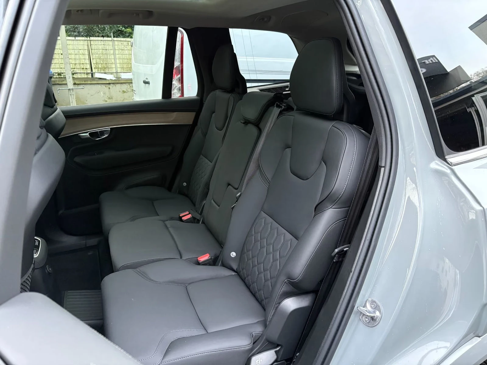 Volvo Xc90 T8/PLUS-BRIGHT/455HP/AWD/7S/360/PANO/HUD/H&K/687q, снимка 12 - Автомобили и джипове - 56019097
