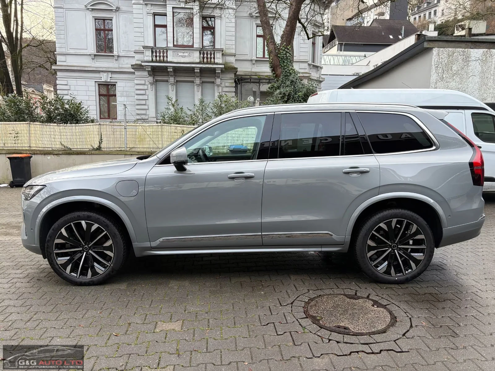 Volvo Xc90 T8/PLUS-BRIGHT/455HP/AWD/7S/360/PANO/HUD/H&K/687q, снимка 2 - Автомобили и джипове - 56019097