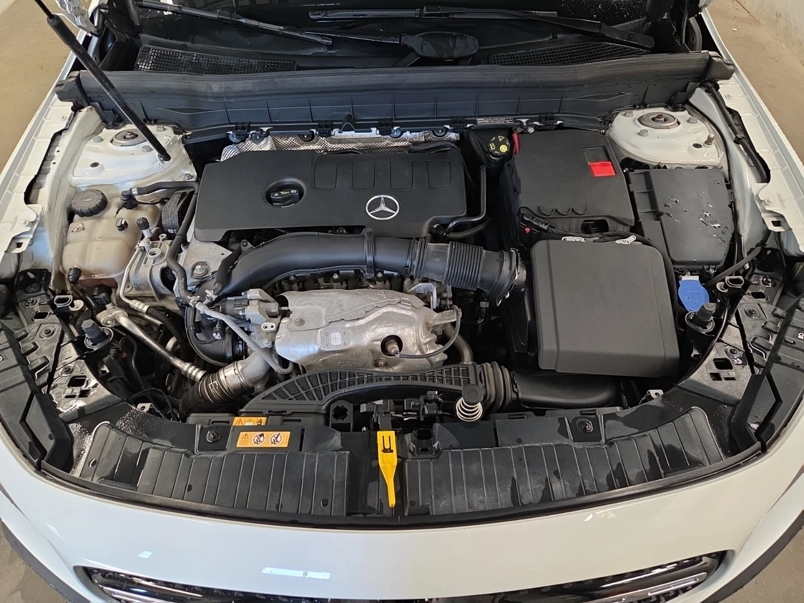Mercedes-Benz GLB 250 4MATIC* DISTRONIC* AMBIENTNO* PANO* , снимка 15 - Автомобили и джипове - 56081967