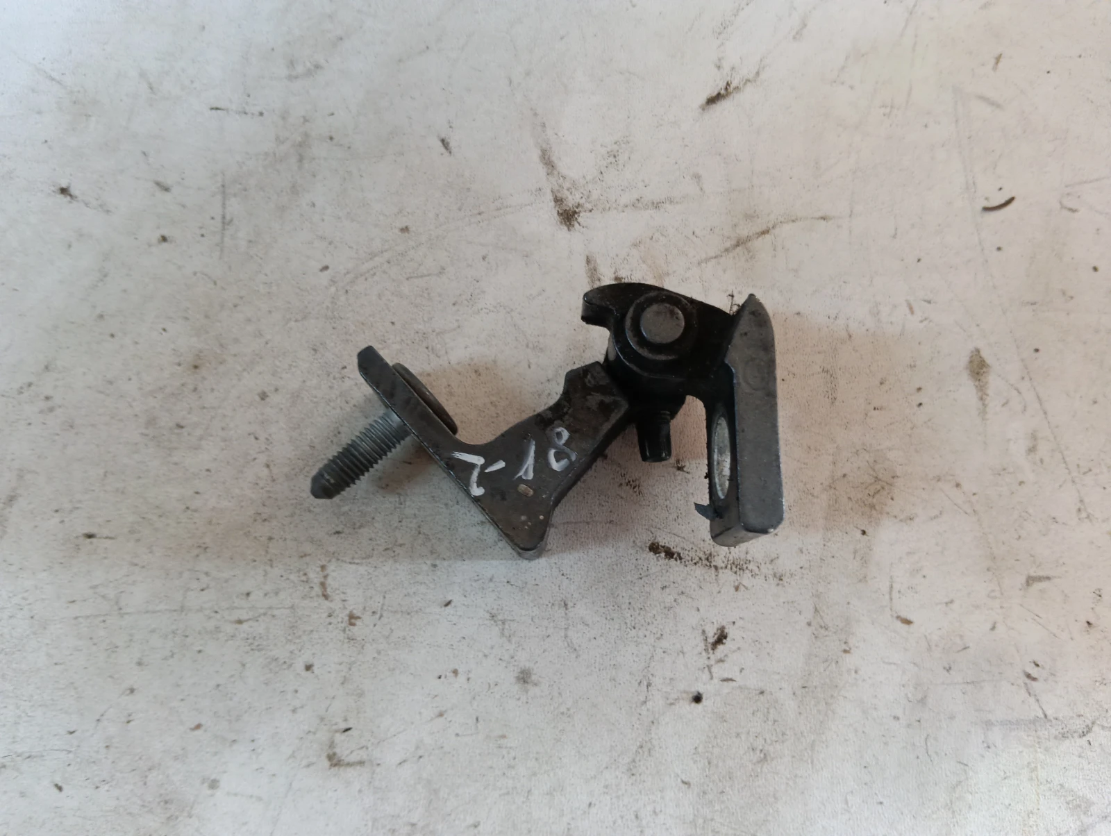 панта задна дясна 8V0833404E 8X4833408A ТЪМНО СИВ Audi A3