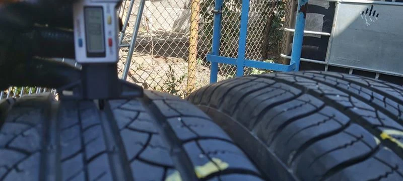 Гуми Летни 215/65R16, снимка 4 - Гуми и джанти - 29887415