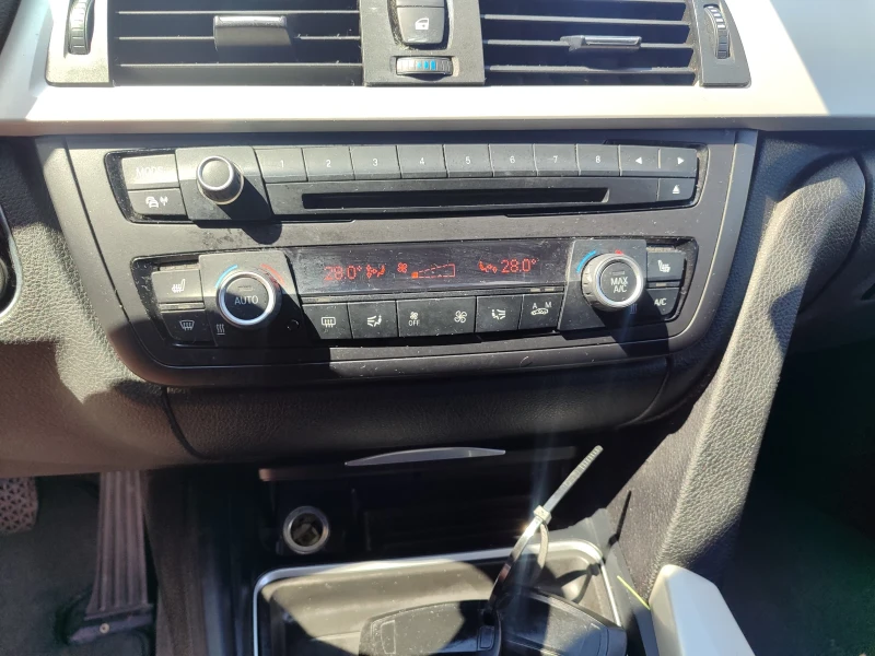 BMW 320 2.0d, снимка 11 - Автомобили и джипове - 49811076