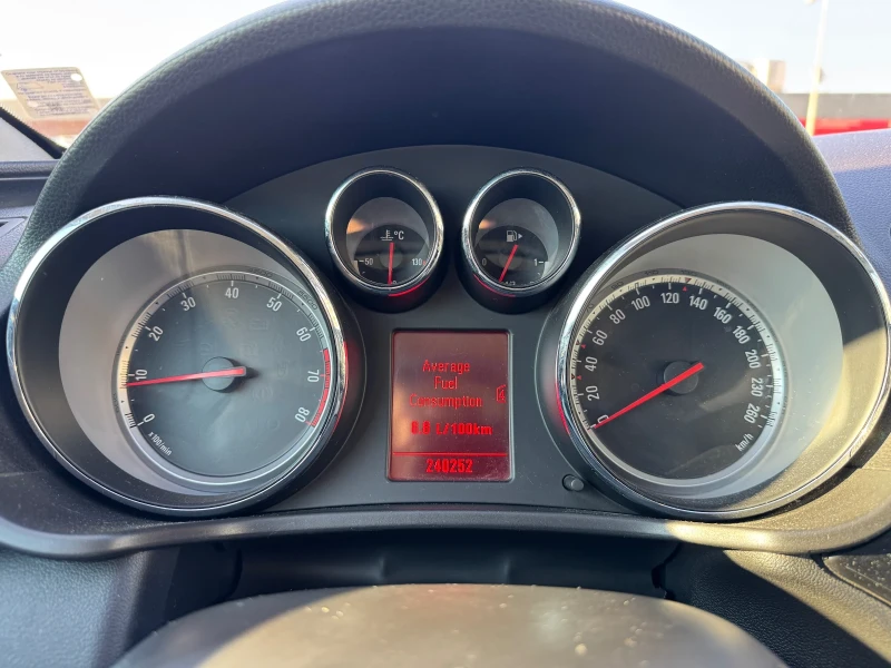 Opel Insignia, снимка 11 - Автомобили и джипове - 52367849