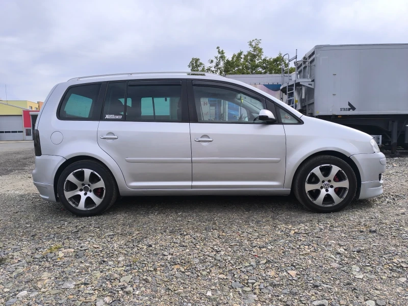 VW Touran 2.0 TDI, снимка 4 - Автомобили и джипове - 51499175