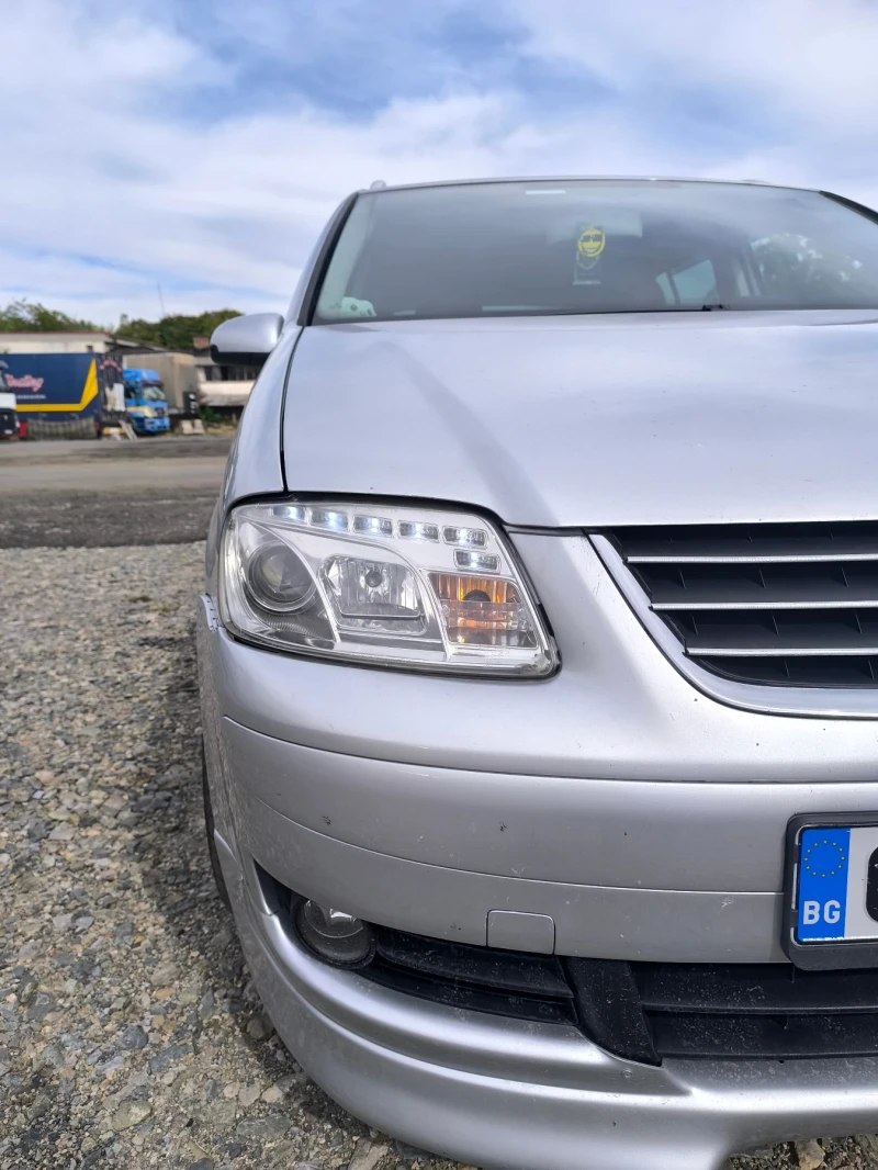 VW Touran 2.0 TDI, снимка 3 - Автомобили и джипове - 51499175
