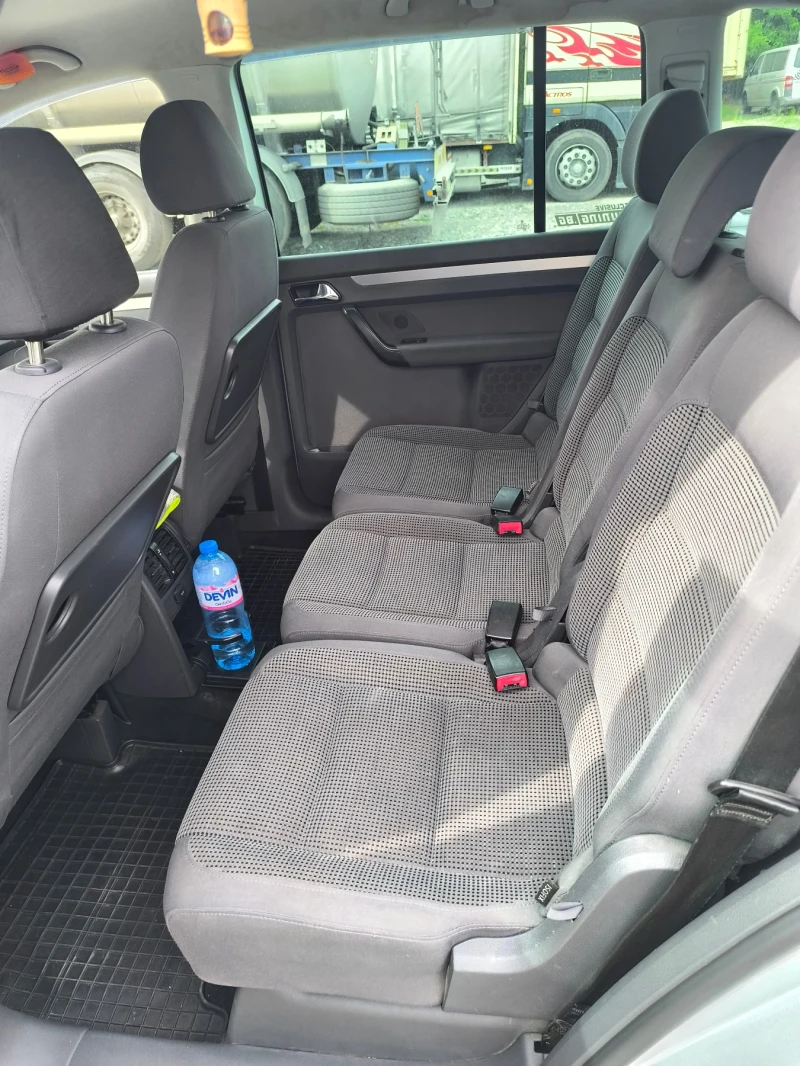 VW Touran 2.0 TDI, снимка 9 - Автомобили и джипове - 51499175