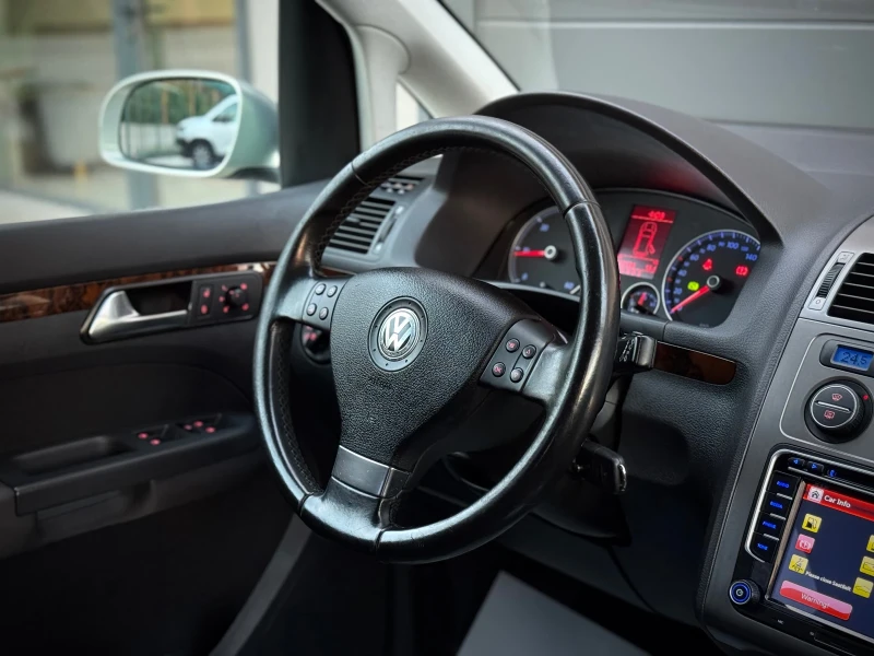 VW Touran 2.0TDI * Automat* NAVI* FaceLift* , снимка 12 - Автомобили и джипове - 52003819