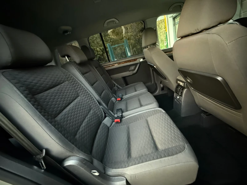 VW Touran 2.0TDI * Automat* NAVI* FaceLift* , снимка 11 - Автомобили и джипове - 52003819