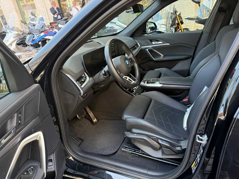 BMW iX1 eDrive30 4x4 Mpack PANO , снимка 8 - Автомобили и джипове - 54798106