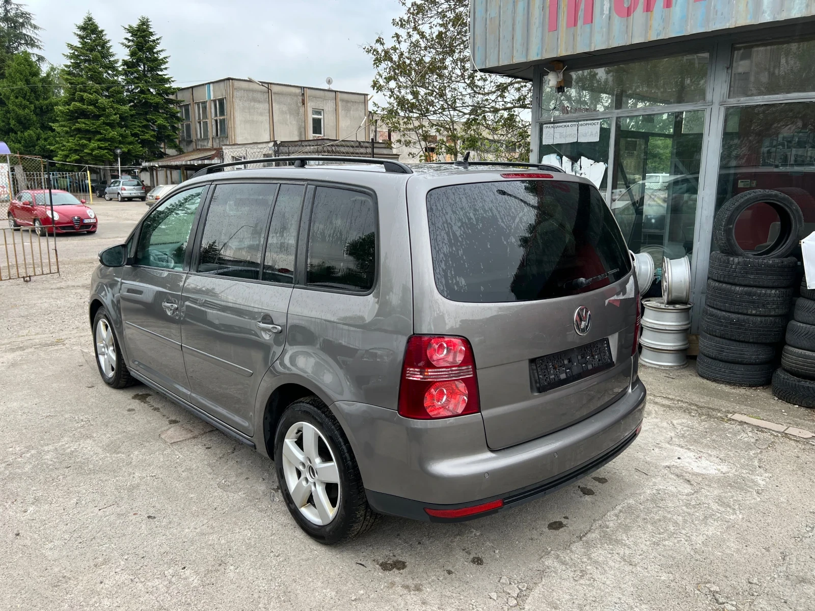 VW Touran 1.9TDI.105.6+ 1 - изображение 4