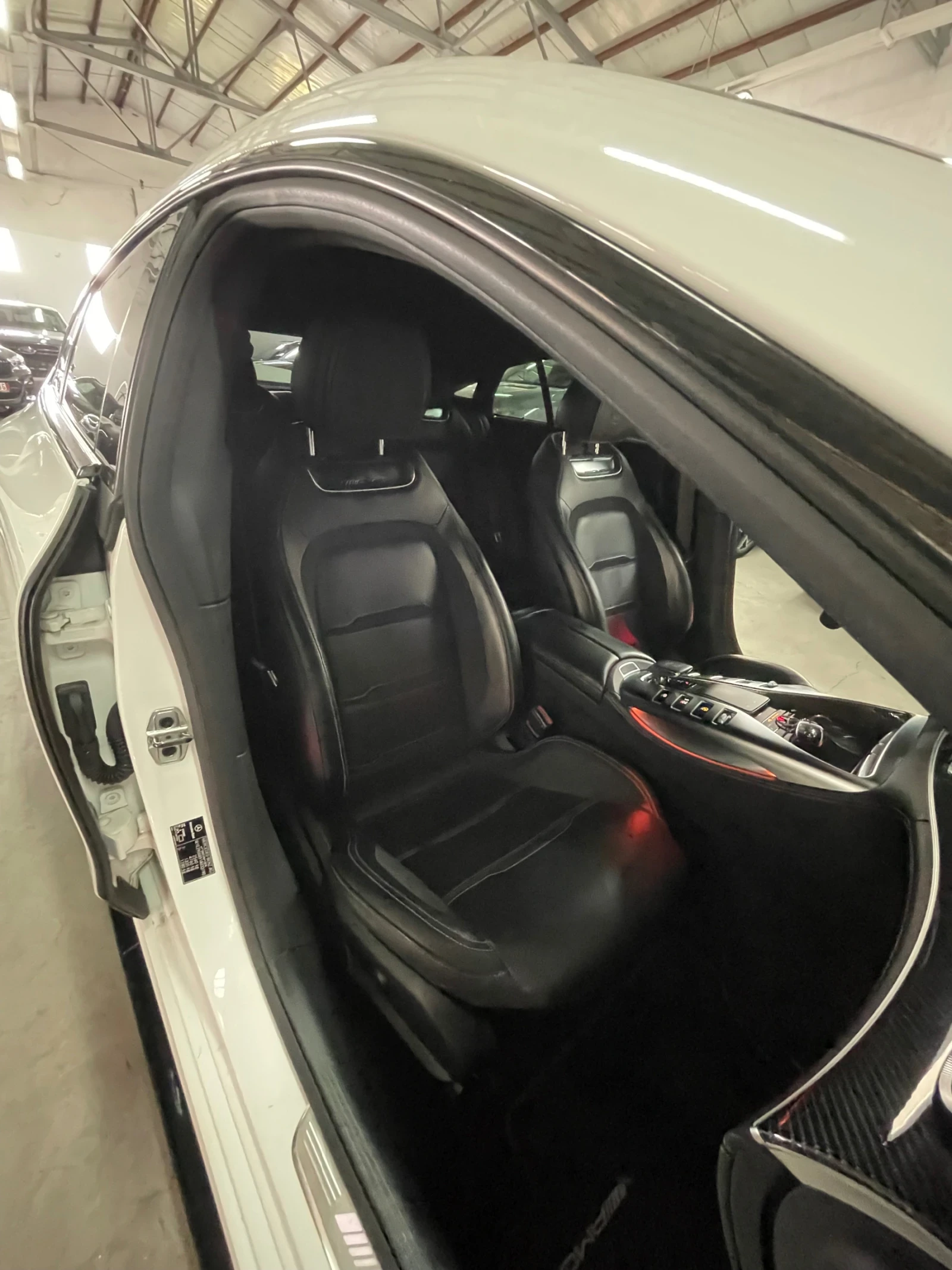 Mercedes-Benz AMG GT 6.3S/Carbon/Burm/distr/360/завиващ заден мост!!!, снимка 13 - Автомобили и джипове - 53892473