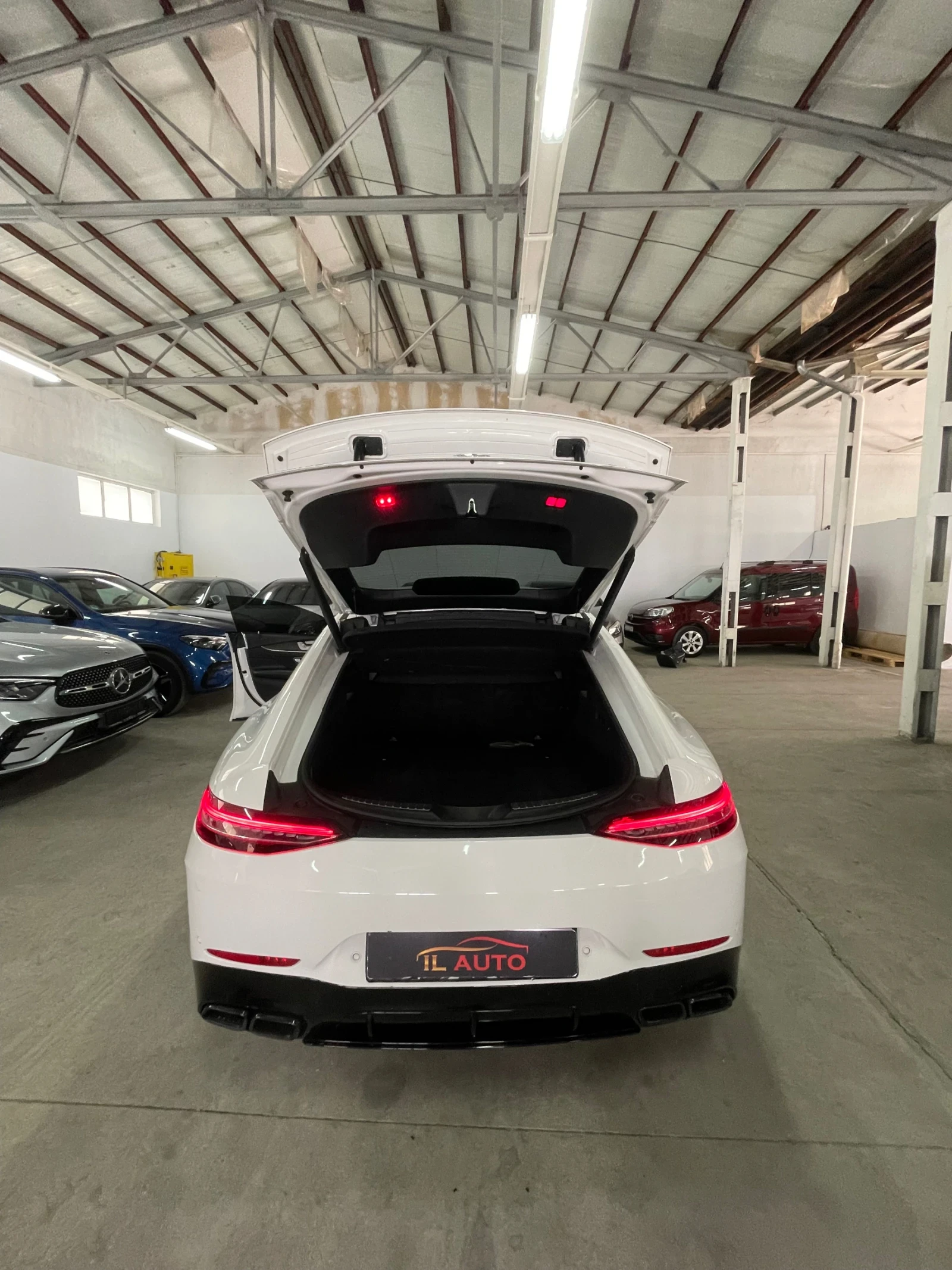 Mercedes-Benz AMG GT 6.3S/Carbon/Burm/distr/360/завиващ заден мост!!!, снимка 17 - Автомобили и джипове - 53892473