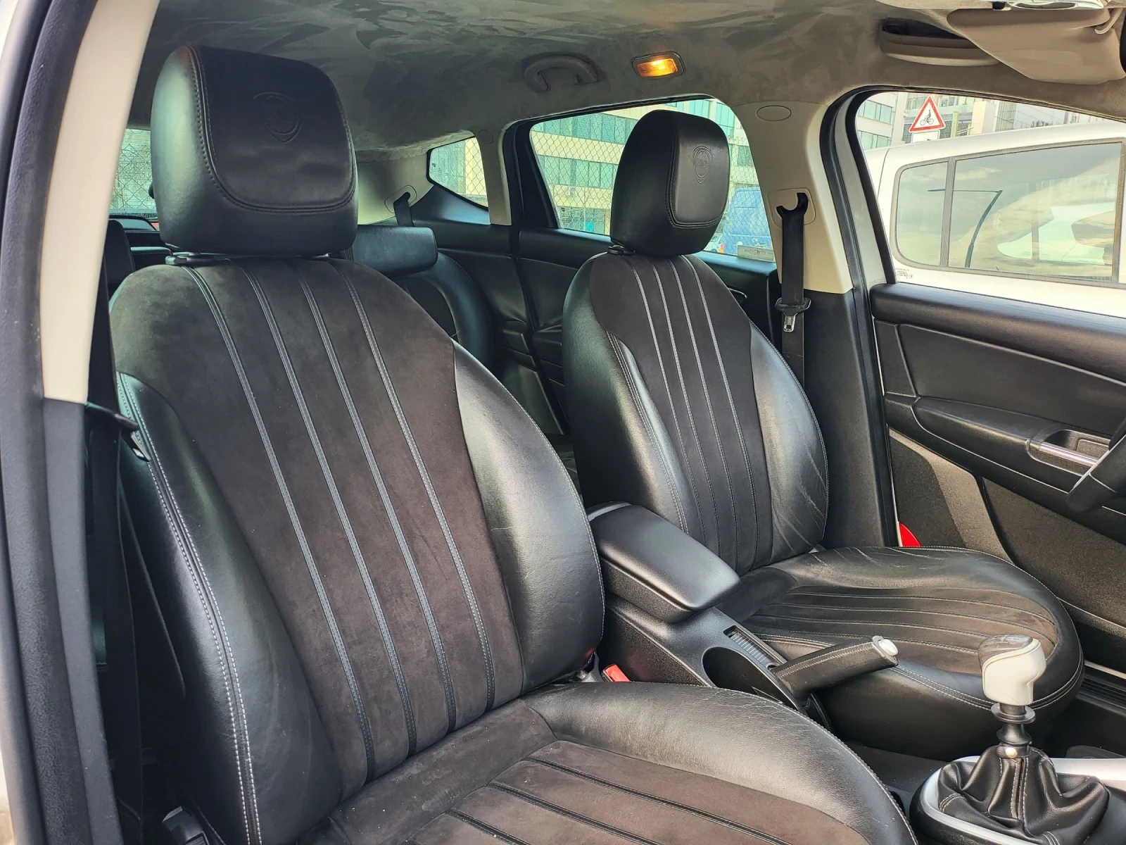 Lancia Delta 2.0JTDm facelift, снимка 11 - Автомобили и джипове - 54003216