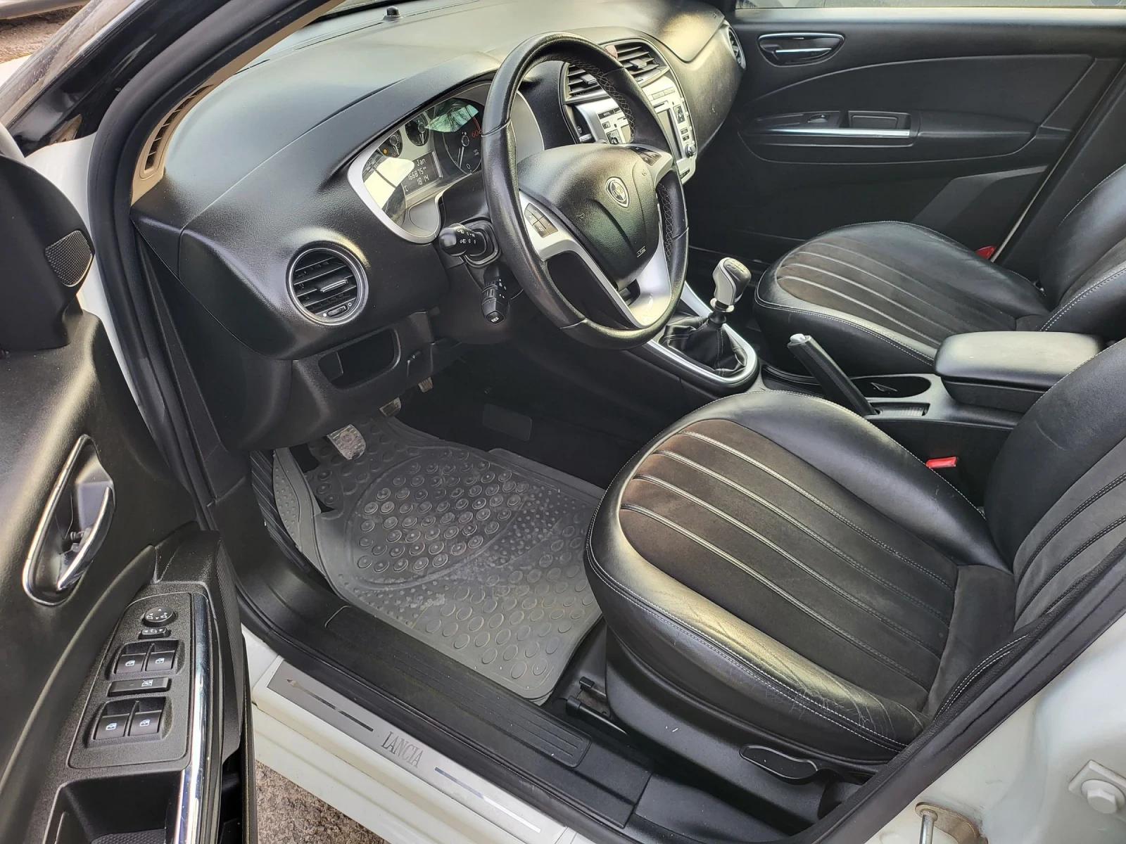 Lancia Delta 2.0JTDm facelift, снимка 7 - Автомобили и джипове - 54003216