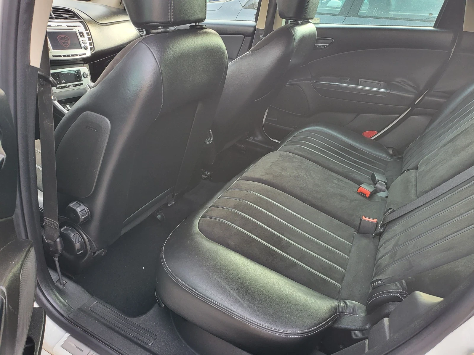 Lancia Delta 2.0JTDm facelift, снимка 8 - Автомобили и джипове - 54003216