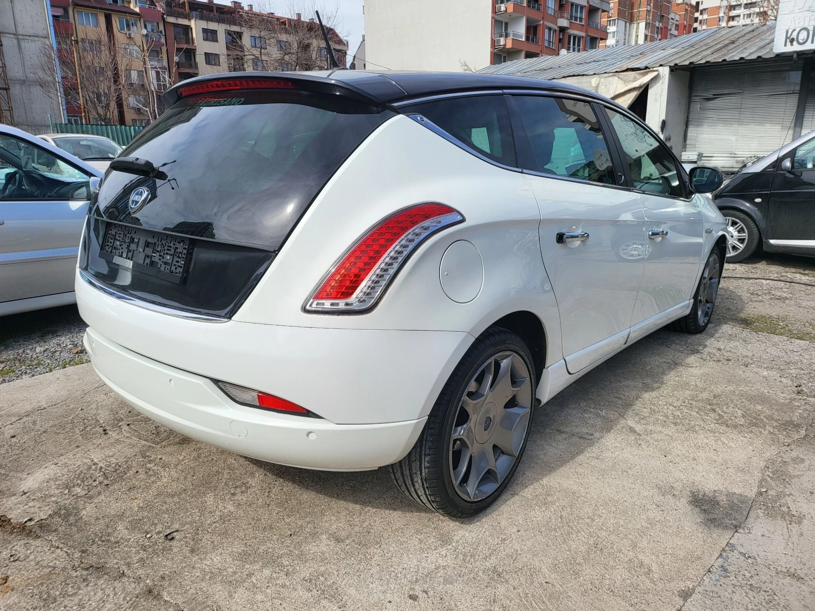 Lancia Delta 2.0JTDm facelift, снимка 4 - Автомобили и джипове - 54003216