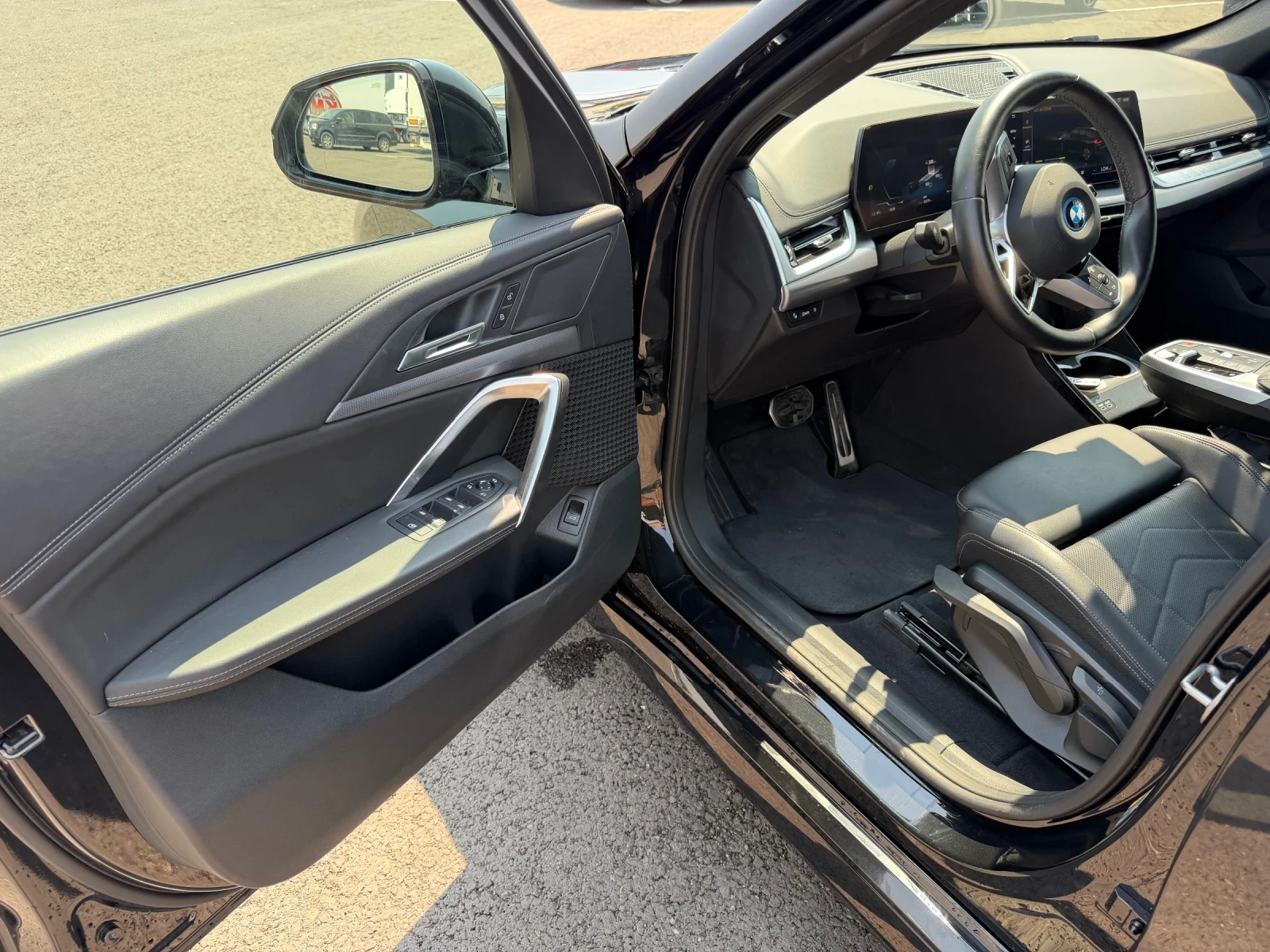 BMW iX1 xDrive30 * НАЛИЧНА* 4x4* LED* M Sport* PANO* , снимка 9 - Автомобили и джипове - 54798106