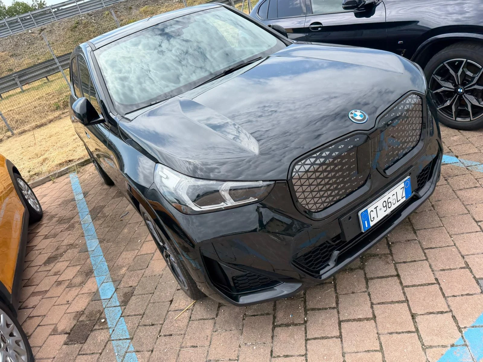 BMW iX1 xDrive30 * 4x4* LED* M Sport* PANO* , снимка 2 - Автомобили и джипове - 54798106