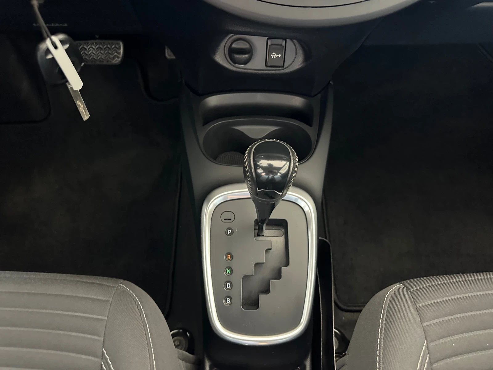 Toyota Yaris, снимка 9 - Автомобили и джипове - 55808374