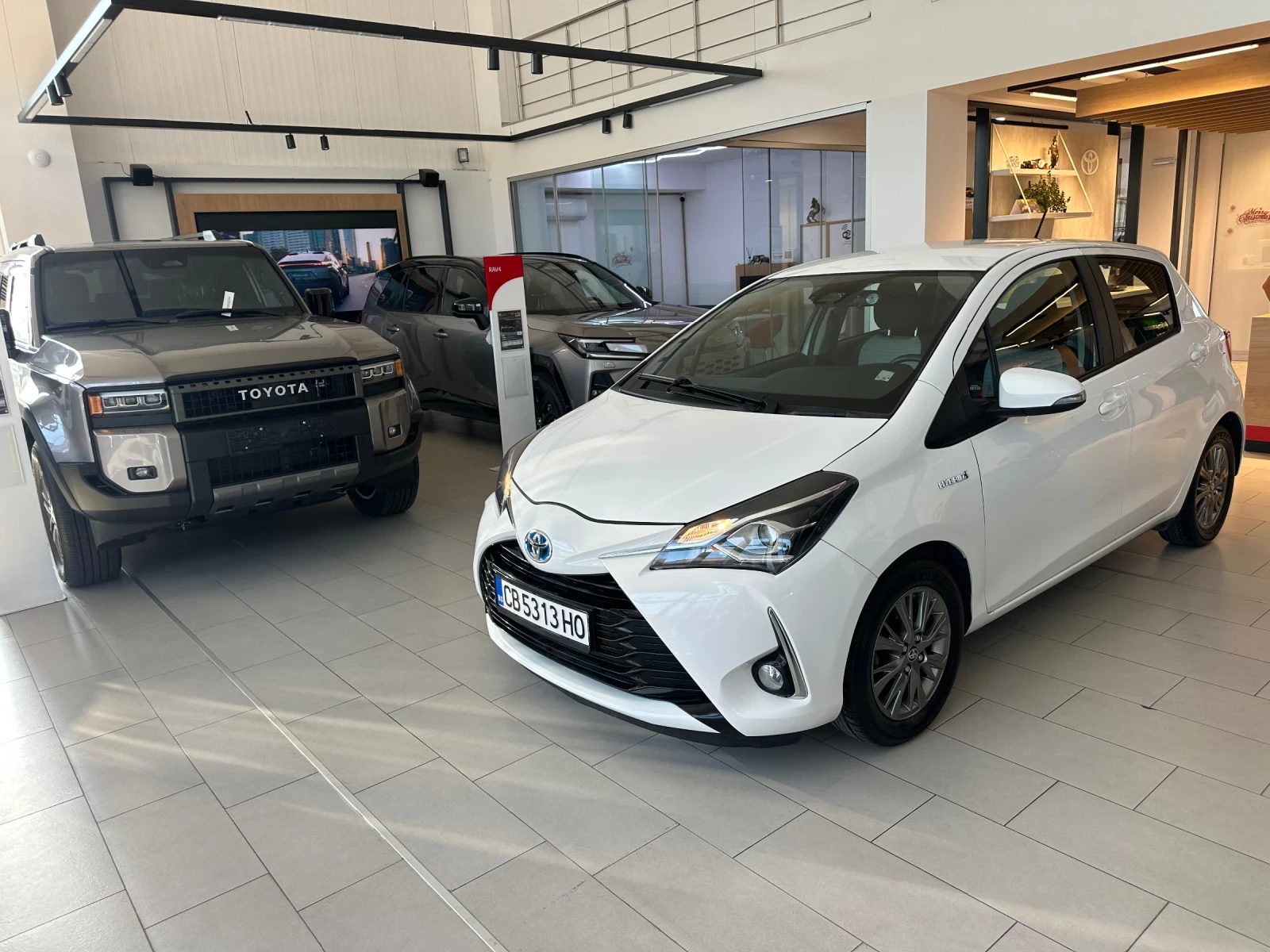 Toyota Yaris, снимка 2 - Автомобили и джипове - 55808374