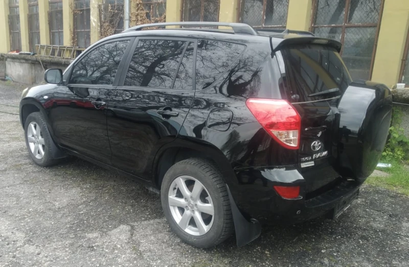 Toyota Rav4 2.0 ръчна, снимка 3 - Автомобили и джипове - 48435798