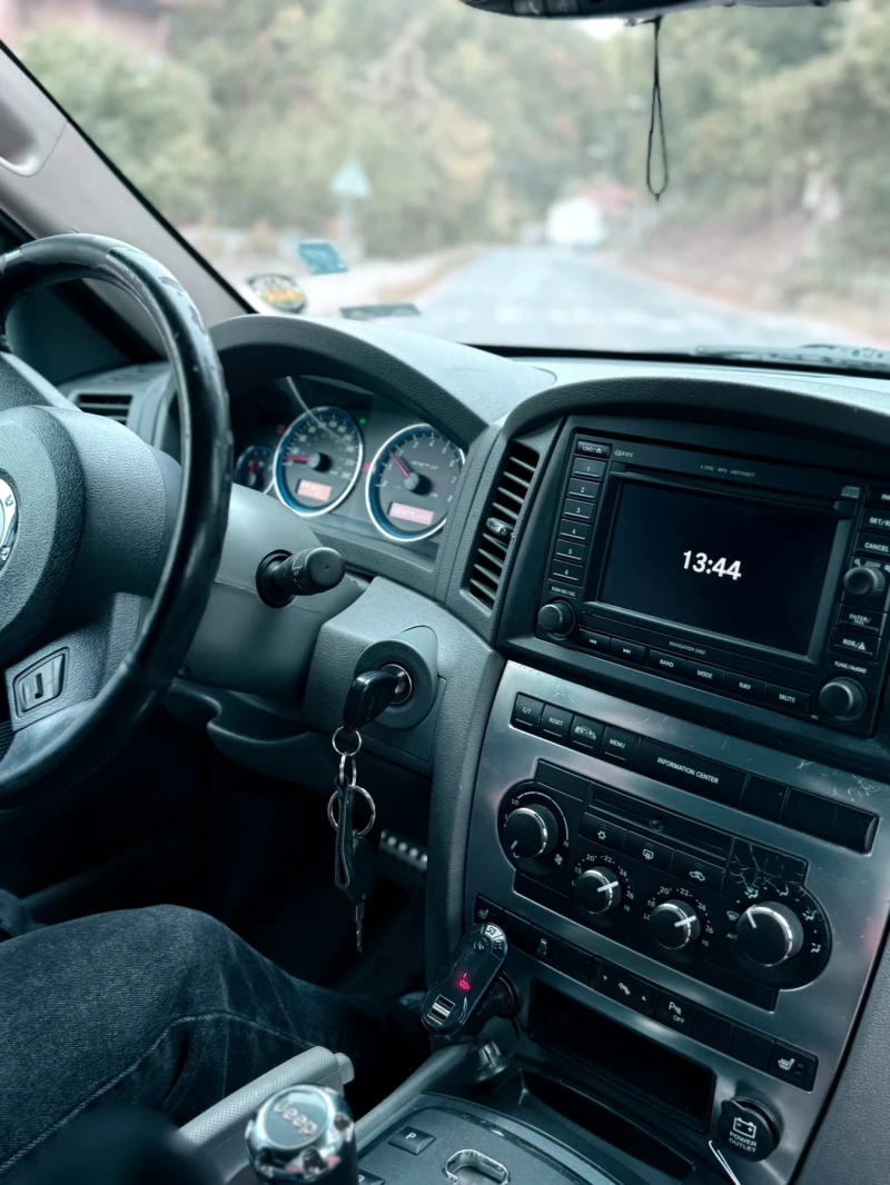 Jeep Grand cherokee 6.1 SRT8, снимка 4 - Автомобили и джипове - 51325822