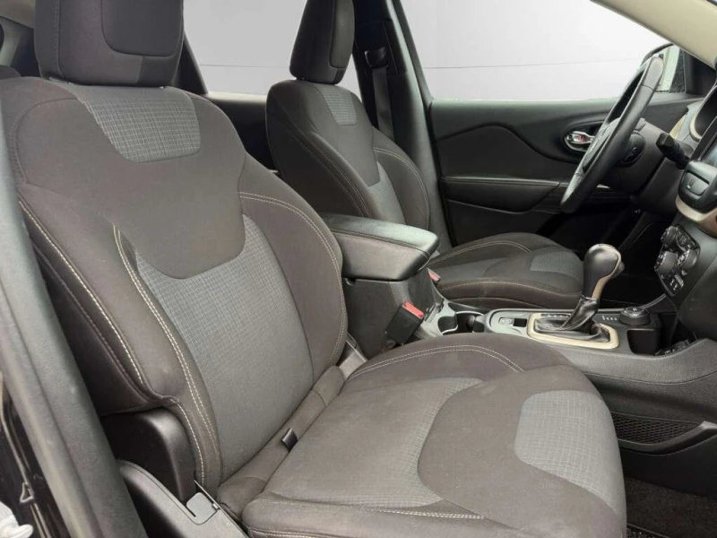 Jeep Cherokee * Latitude/Longitude/North * CARFAX * ЦЕНА ДО БГ, снимка 13 - Автомобили и джипове - 53274447