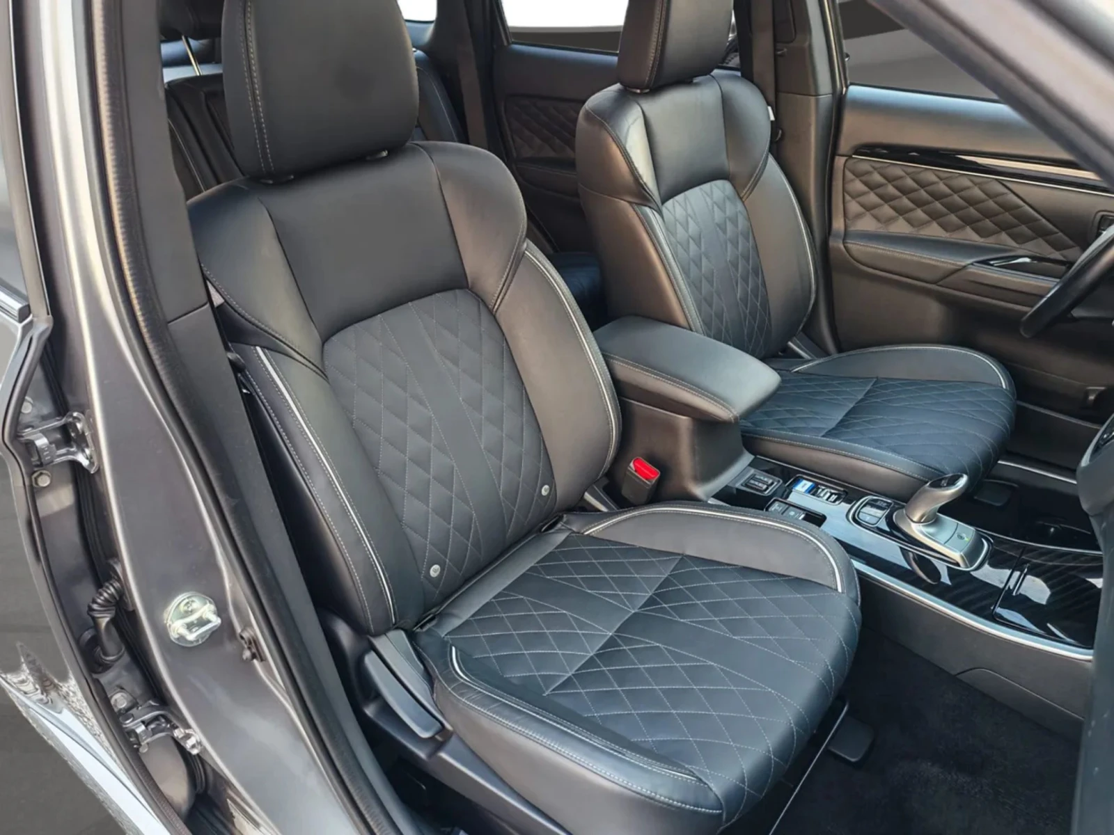 Mitsubishi Outlander Diamond+ /4x4/PHEV/140хл.км/ПЪЛНА СЕРВИЗНА ИСТОРИЯ, снимка 13 - Автомобили и джипове - 55871197