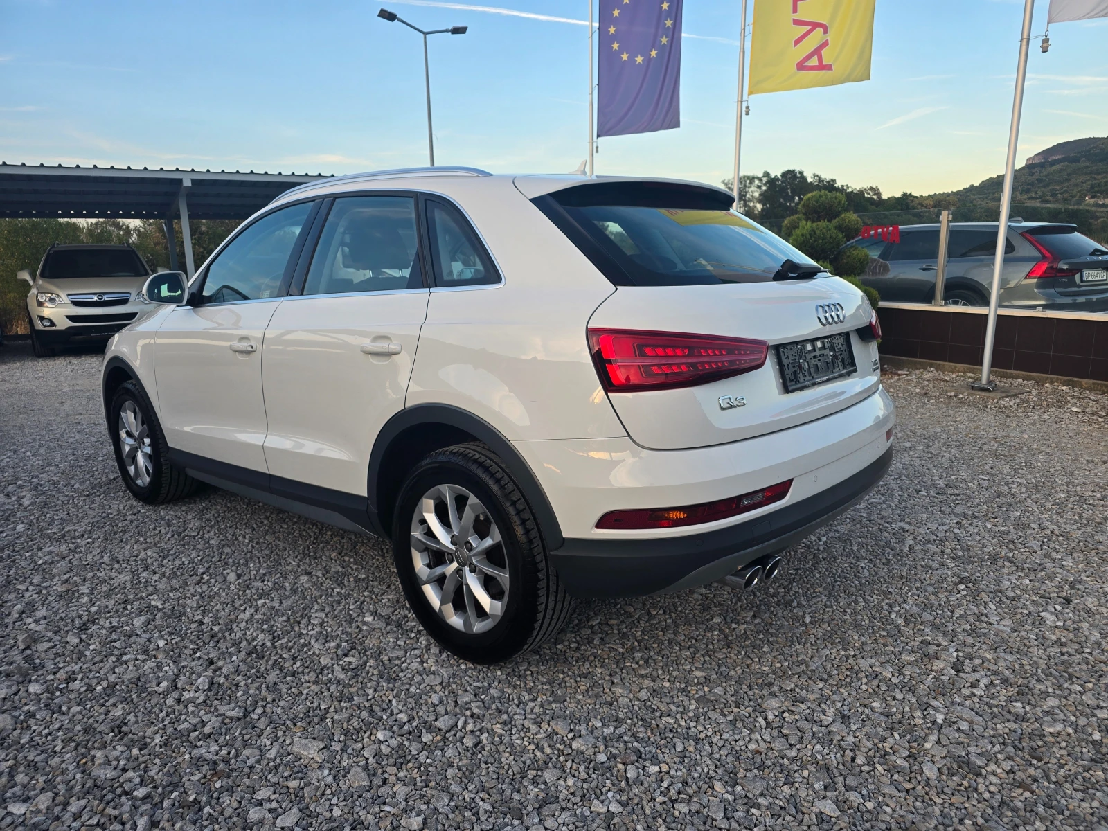 Audi Q3 2.0 TDI Quattro ! ! РЕАЛНИ КИЛОМЕТРИ, снимка 3 - Автомобили и джипове - 56090603