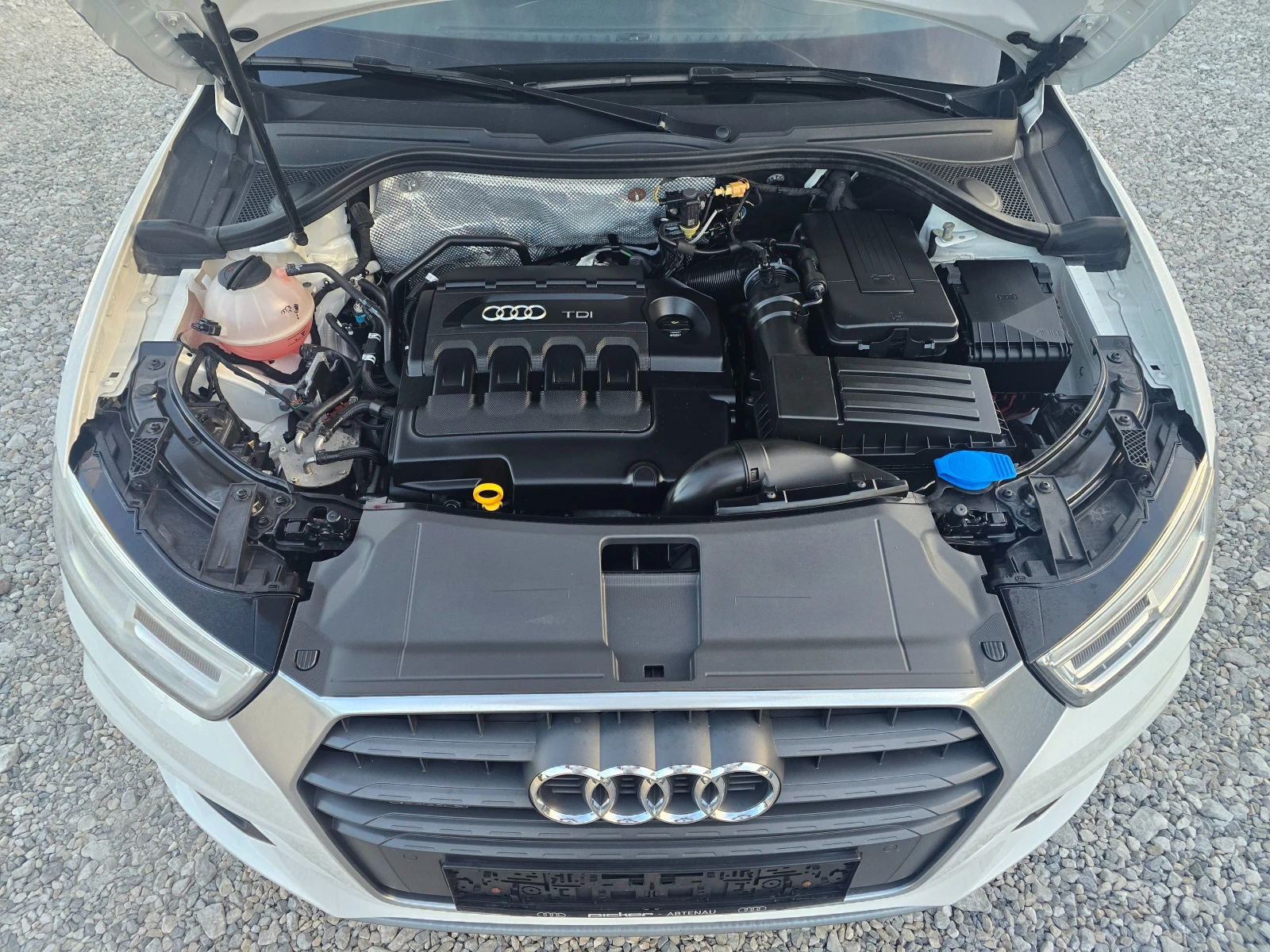 Audi Q3 2.0 TDI Quattro ! ! РЕАЛНИ КИЛОМЕТРИ, снимка 17 - Автомобили и джипове - 56090603