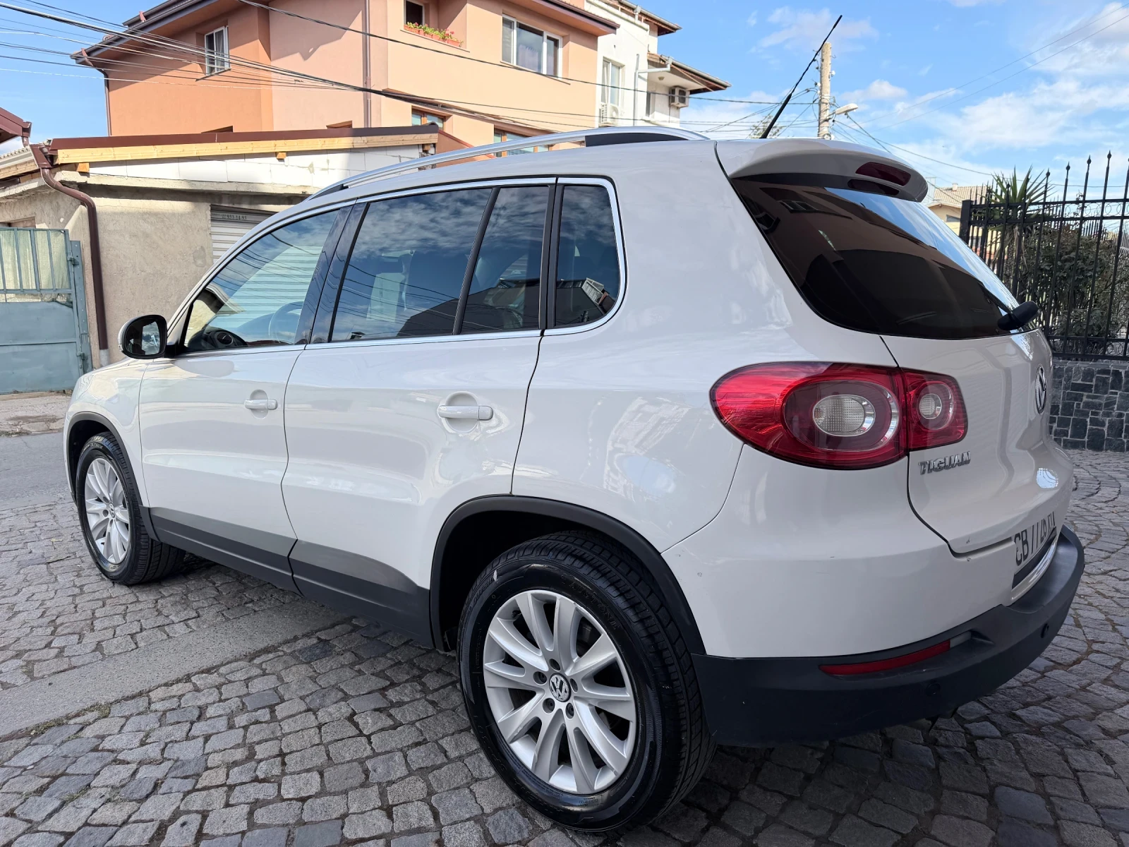 VW Tiguan Гаражен-Първи собственик , снимка 6 - Автомобили и джипове - 56219136