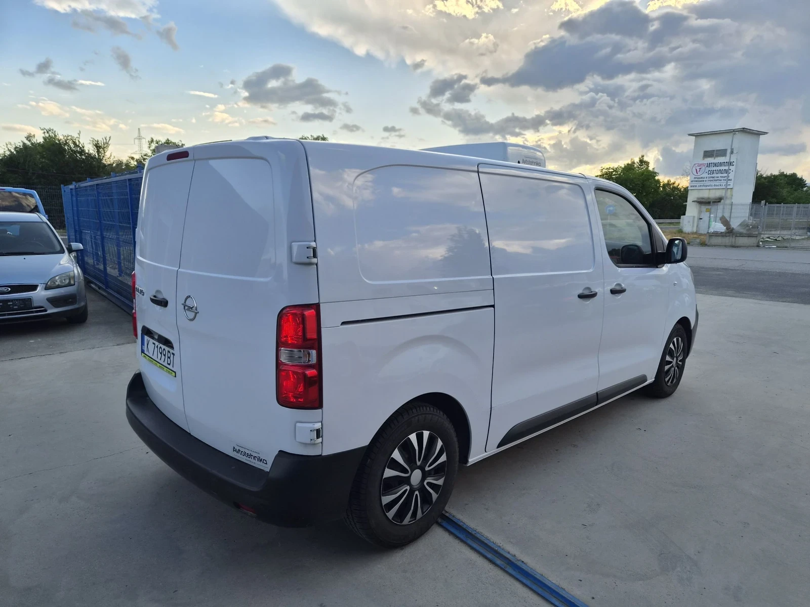 Opel Vivaro 1.5dci, 120k.s МИНУСОВ АГРЕГАТ -10, снимка 2 - Бусове и автобуси - 54703450