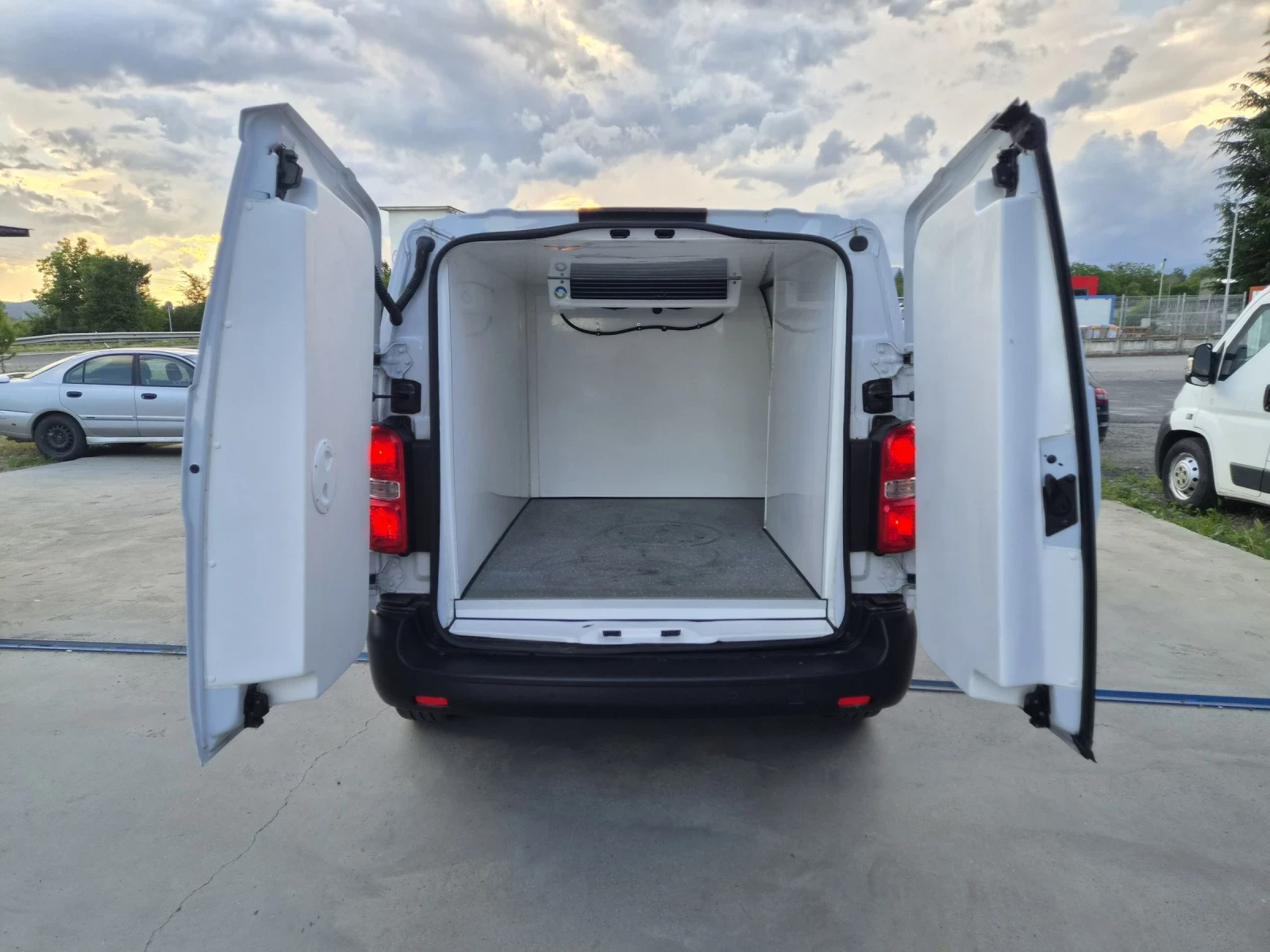 Opel Vivaro 1.5dci, 120k.s МИНУСОВ АГРЕГАТ -10, снимка 9 - Бусове и автобуси - 54703450
