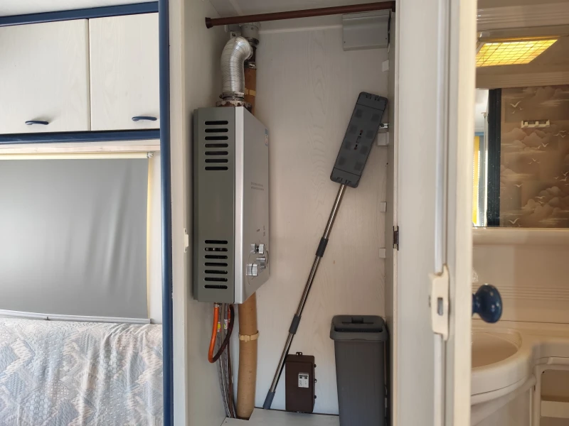 Каравана Hobby 460, снимка 12 - Каравани и кемпери - 52815469