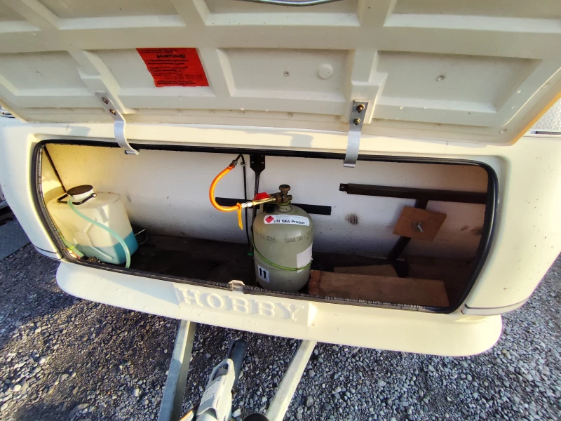 Каравана Hobby 460, снимка 13 - Каравани и кемпери - 52815469