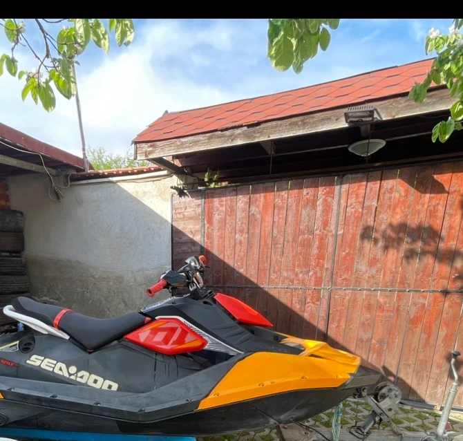 Джет Bombardier Sea Doo Spark Trixx 2up, снимка 5 - Воден транспорт - 54538406