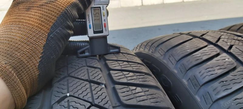 Гуми Зимни 205/60R16, снимка 5 - Гуми и джанти - 29864494