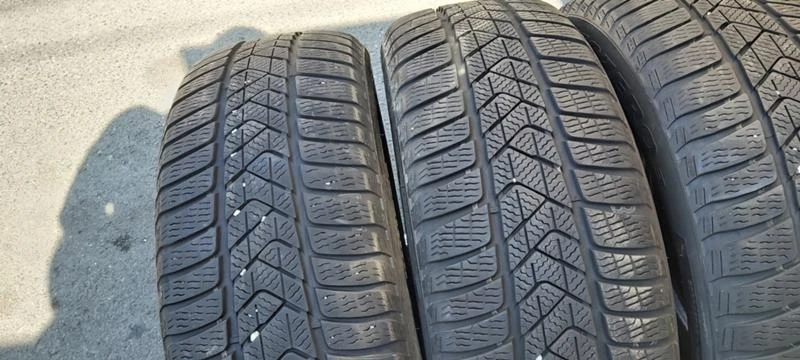 Гуми Зимни 205/60R16, снимка 3 - Гуми и джанти - 29864494