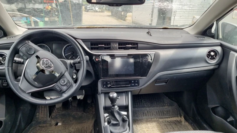 Toyota Corolla 1.6i, снимка 10 - Автомобили и джипове - 40809913