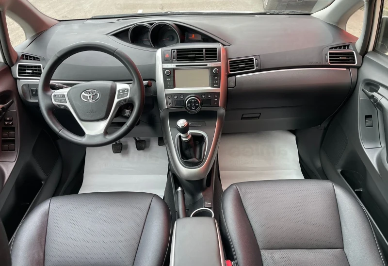 Toyota Verso 2.0 D4D 126 к.с.ПАНОРАМА, КАМЕРА, НАВИГАЦИЯ, снимка 15 - Автомобили и джипове - 48247417