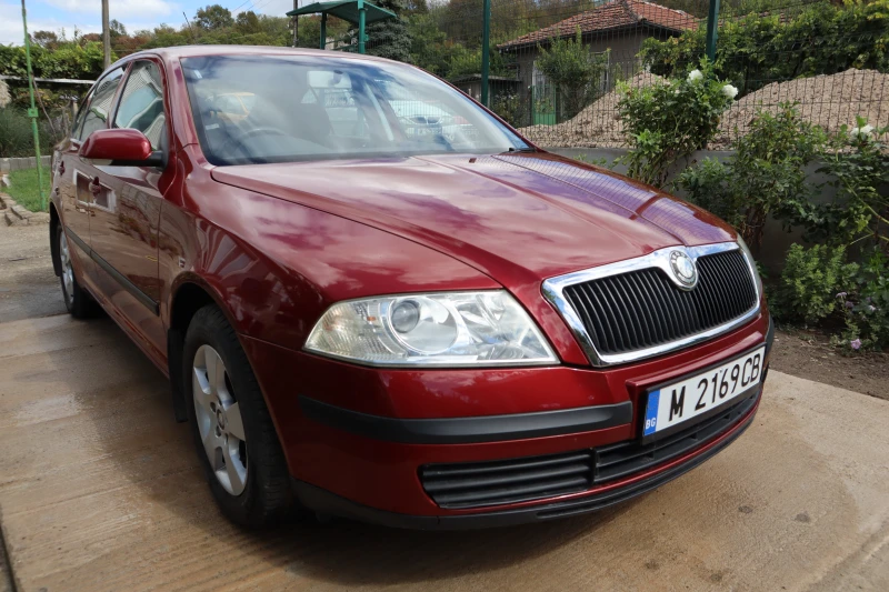 Skoda Octavia 1.6i, снимка 2 - Автомобили и джипове - 52402182