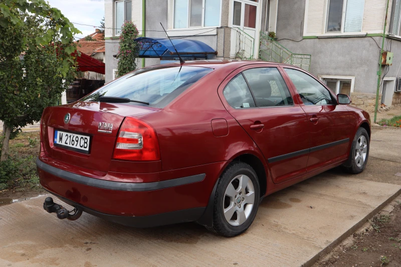 Skoda Octavia 1.6i, снимка 4 - Автомобили и джипове - 52402182