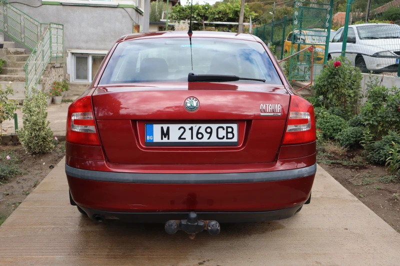 Skoda Octavia 1.6i, снимка 6 - Автомобили и джипове - 52402182