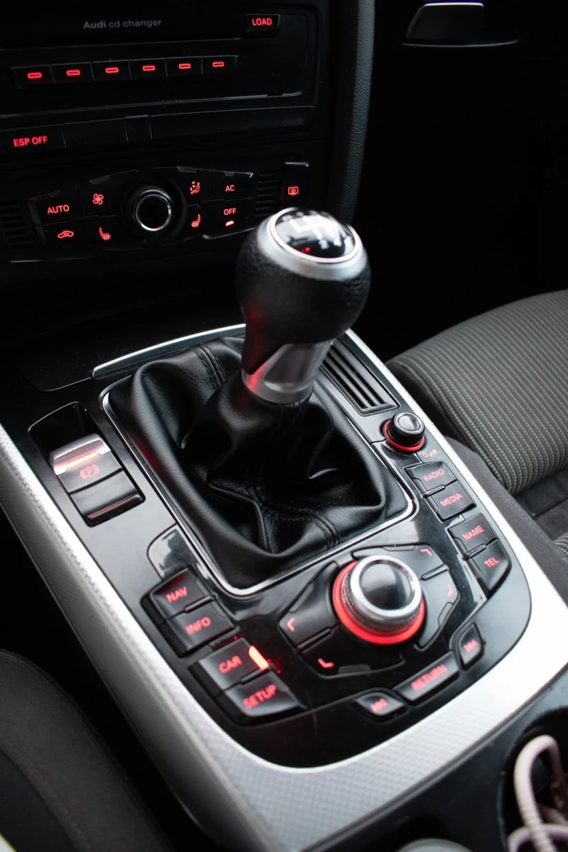 Audi A4 2.0 TDI, снимка 13 - Автомобили и джипове - 51840616